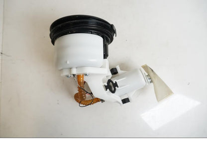 Framsidan på Bensinpump insprut från en BMW K 1200 S -2007 motorcykel.