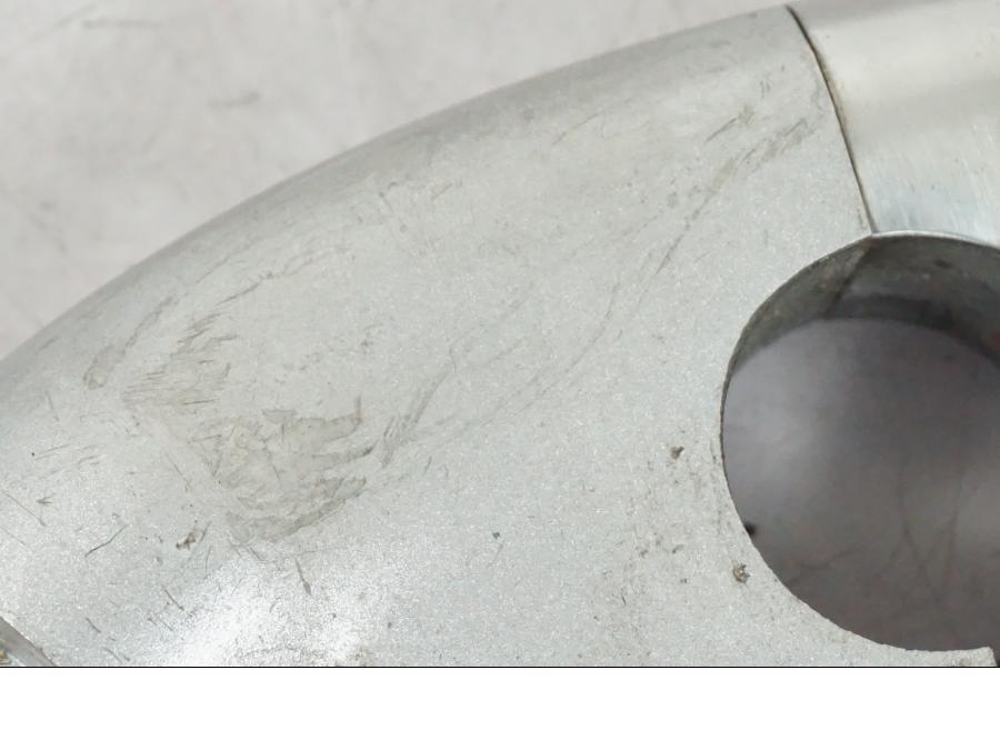 Extrabild1 på <p>Styrfäste från Yamaha FZ-S 600 1998.</p>

<p>1st. Ytliga repor finns se bilder.</p> motorcykel.