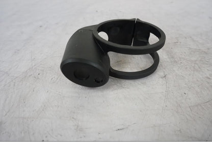 Framsidan på Blinkersfäste från en KTM 1290 Super Duke R -2023 motorcykel.