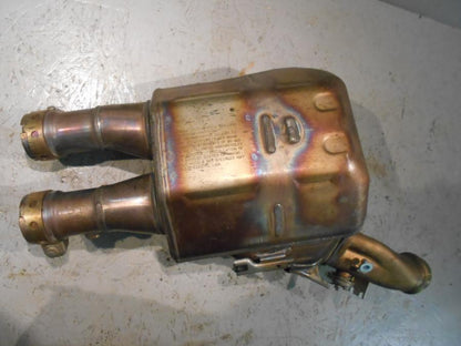 Framsidan på Mellanburk från en Yamaha YZF 1000 R1 -2015 motorcykel.