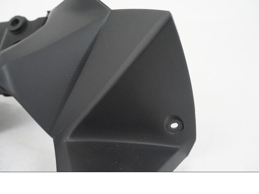 Vänster sida på Instrumentpanelkåpa från en Kawasaki ER-6F -2016 motorcykel.