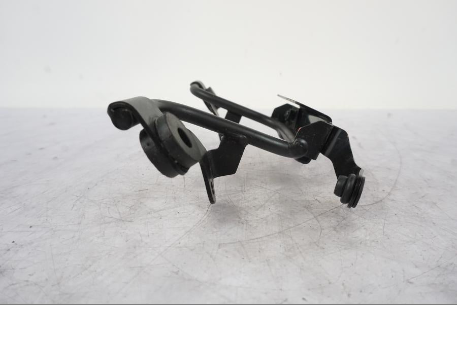 Vänster sida på Strålkastarfäste från en Kawasaki Z 800 -2014 motorcykel.