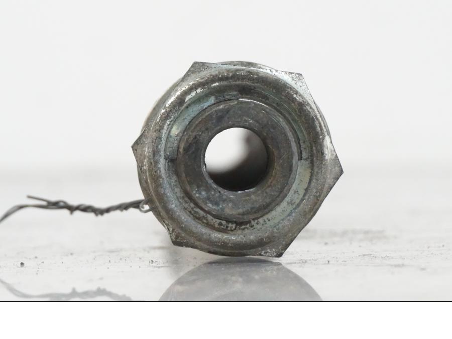 Vänster sida på Axel från en Suzuki VZR 1800 -2009 motorcykel.