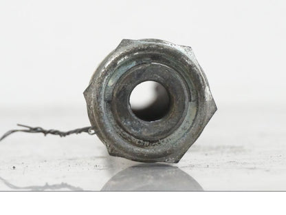 Vänster sida på Axel från en Suzuki VZR 1800 -2009 motorcykel.