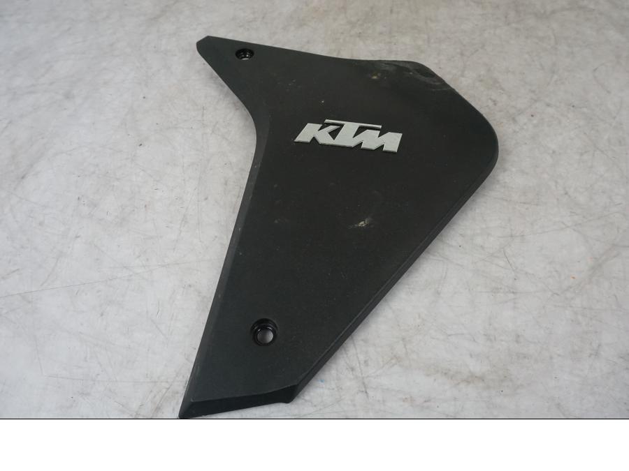 Baksidan på Sidkåpa från en KTM 1290 Super Adventure S -2022 motorcykel.