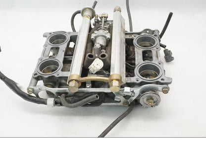 Vänster sida på Spjällhus från en Honda VFR 800 -2000 motorcykel.