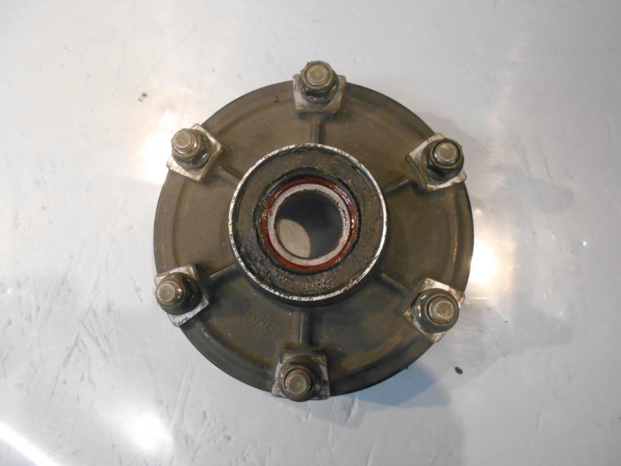 Framsidan på Drevfäste från en Yamaha FZS 1000 -2002 motorcykel.