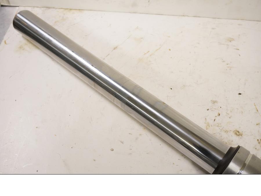 Höger sida på Gaffelben från en Kawasaki VN 1700 Classic Tourer -2009 motorcykel.