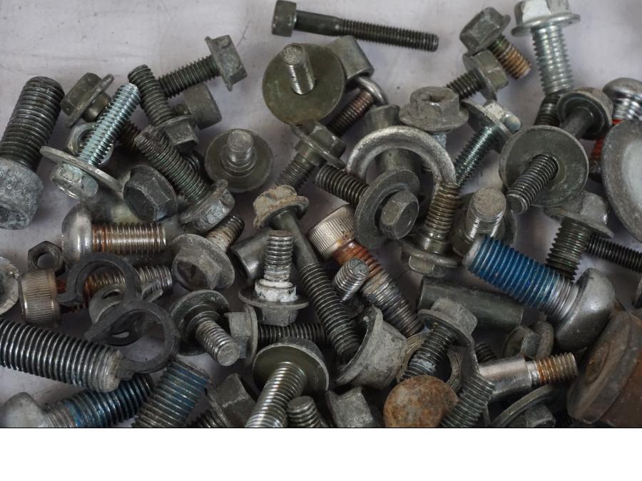 Extrabild2 på Skruv / Mutter etc från en Suzuki VL 800 -2002 motorcykel.