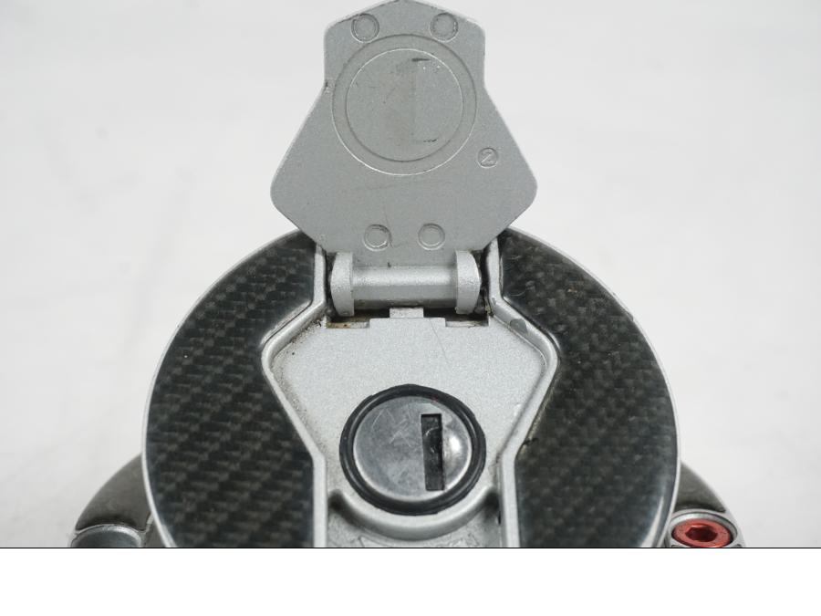 Höger sida på Låssats från en MV Agusta Dragster -2014 motorcykel.