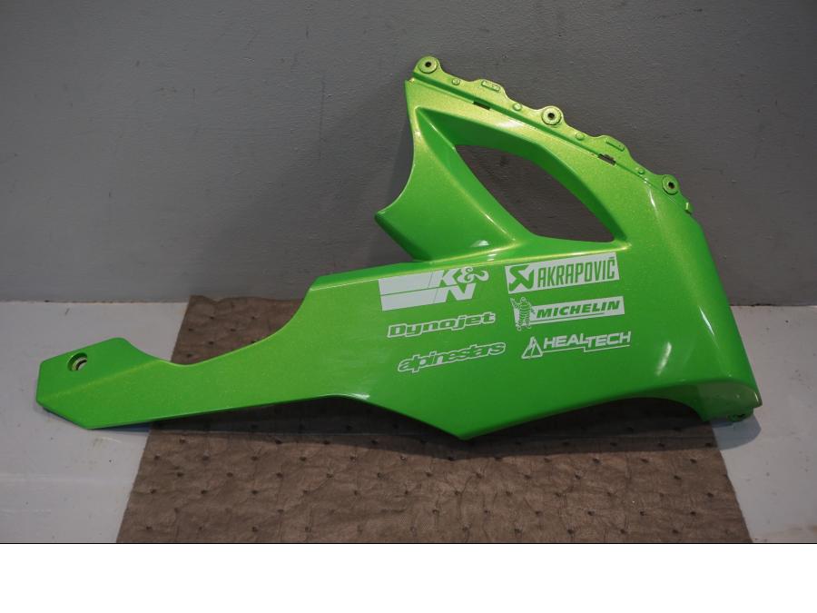 Framsidan på Magkåpa från en Kawasaki ZX-10R -2008 motorcykel.