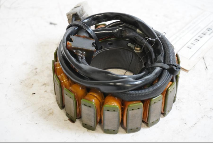 Framsidan på Generator från en Kawasaki VN 800 -1999 motorcykel.