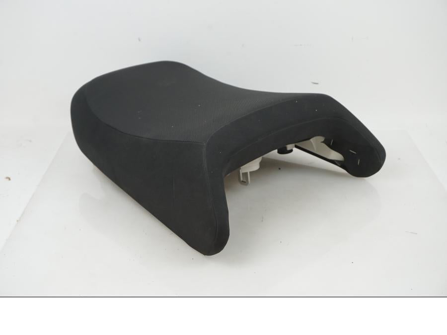 Vänster sida på Sadel från en Yamaha FJR 1300 -2013 motorcykel.