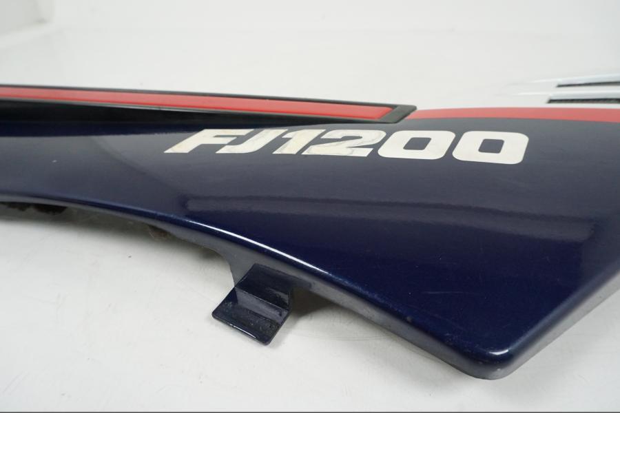 Höger sida på Sidopanel från en Yamaha FJ 1200 -1986 motorcykel.