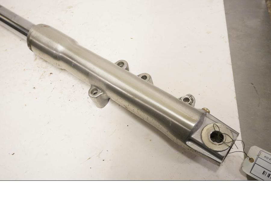 Baksidan på Gaffelben från en H-D Softail Heritage Classic FLSTC/I -1995 motorcykel.