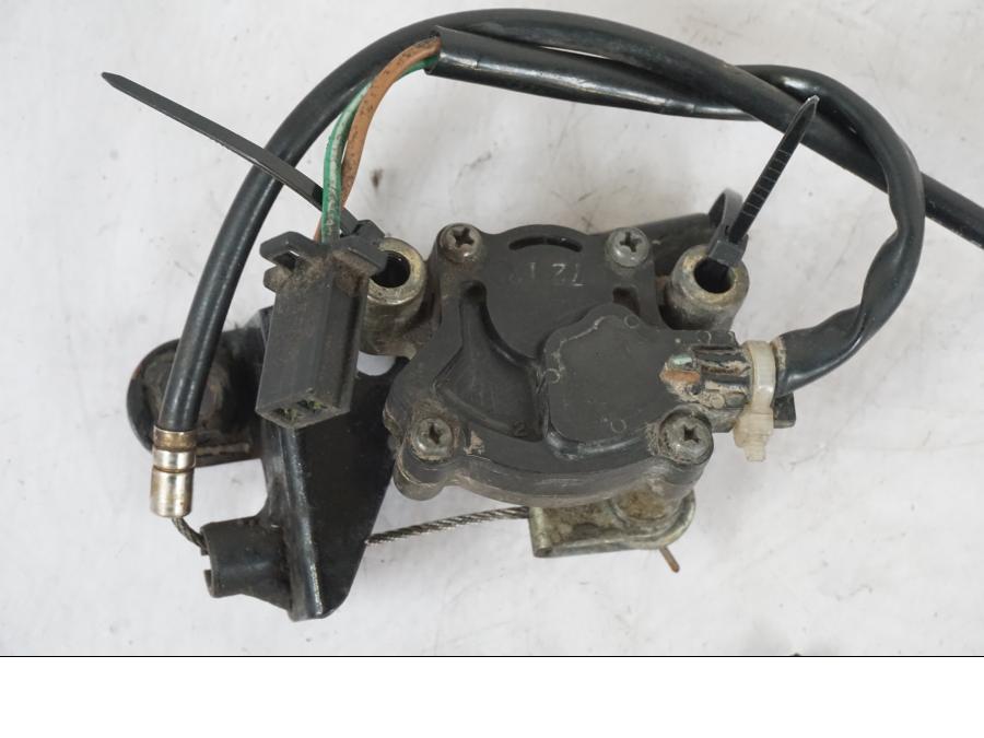 Baksidan på Sidostödsbrytare från en Kawasaki KL 650A -1987 motorcykel.