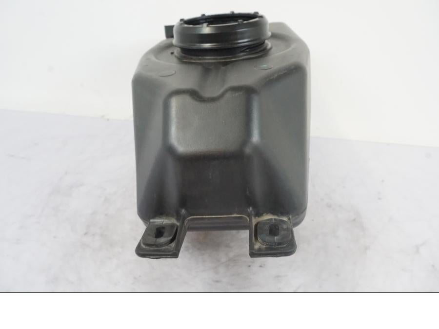 Höger sida på Bensintank från en Yamaha YZF-R 125 -2008 motorcykel.