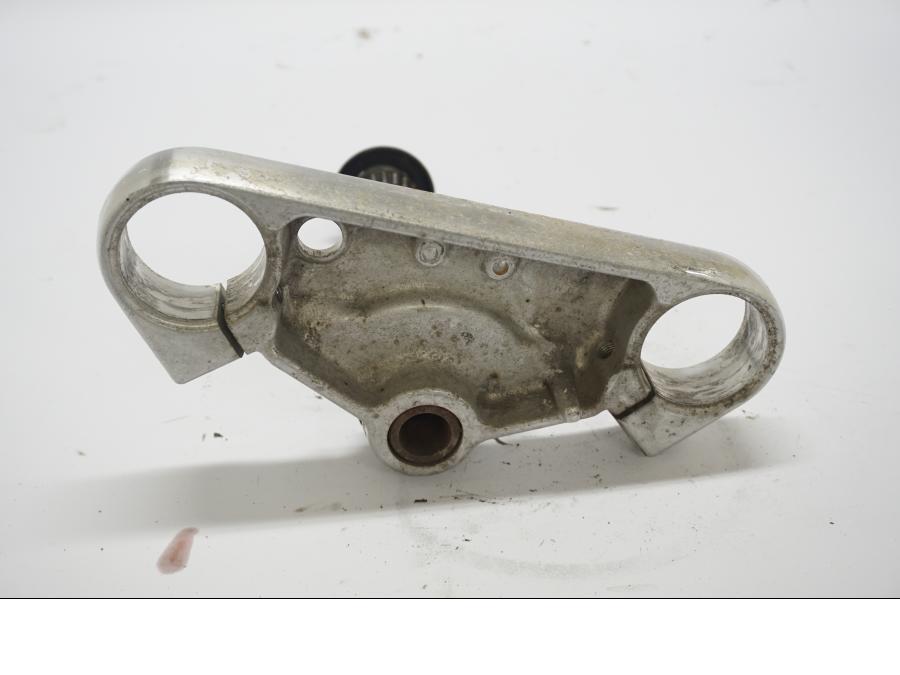 Höger sida på Gaffelkrona från en Suzuki VZ 800 -1998 motorcykel.