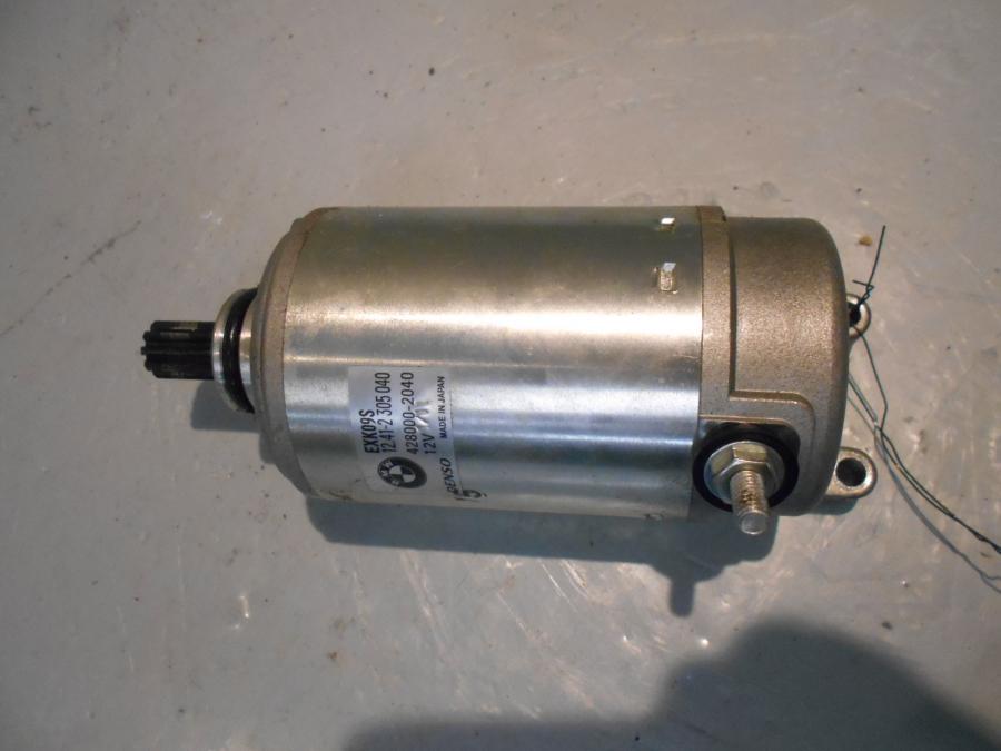 Framsidan på Startmotor från en BMW K 1600 -2011 motorcykel.