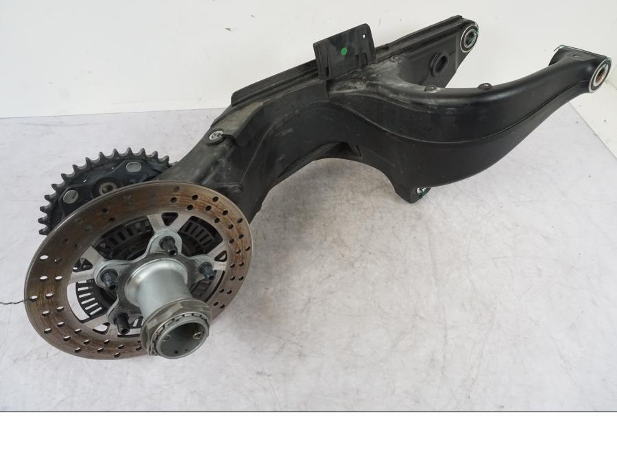 Extrabild3 på Svingpaket från en KTM 1290 Super Duke R -2022 motorcykel.