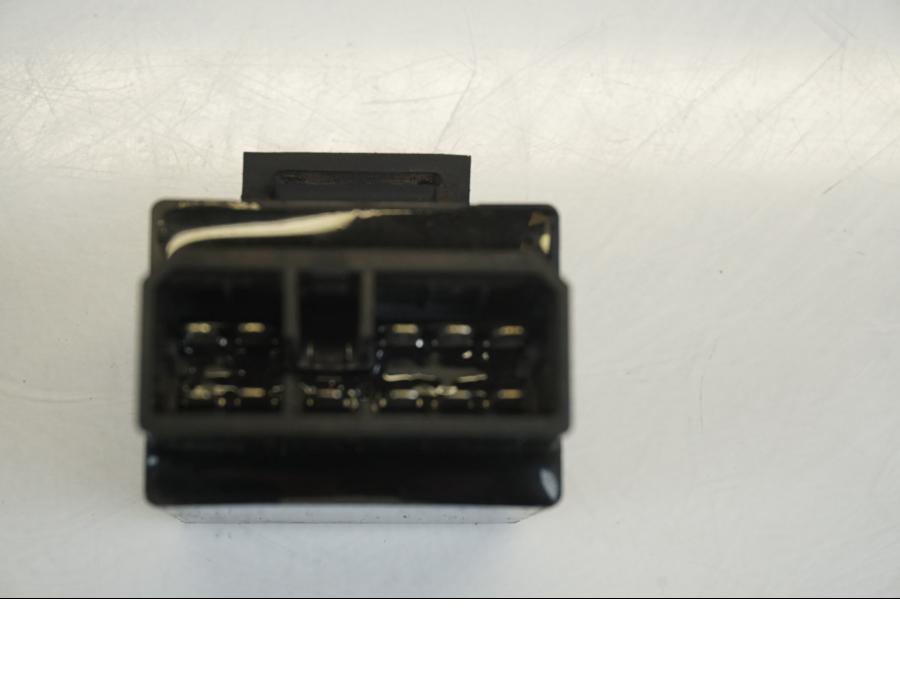 Baksidan på Relä från en Yamaha XVS 1100 -2003 motorcykel.