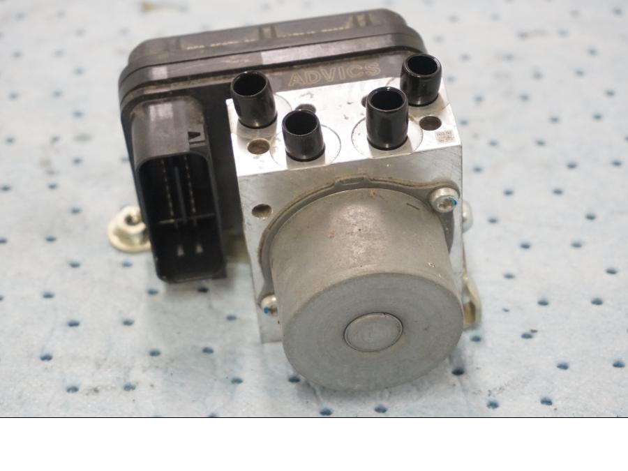 Framsidan på ABS Modulator från en Yamaha MT-09 Tracer -2019 motorcykel.