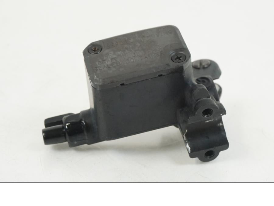 Vänster sida på Bromshuvudcylinder från en BMW F 650 CS -2002 motorcykel.