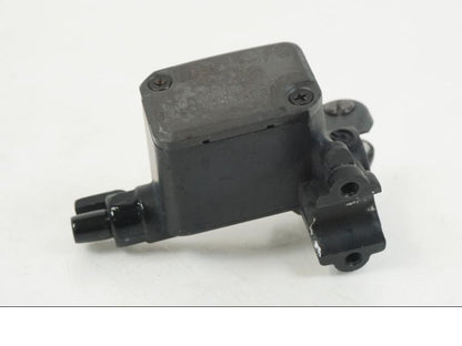 Vänster sida på Bromshuvudcylinder från en BMW F 650 CS -2002 motorcykel.