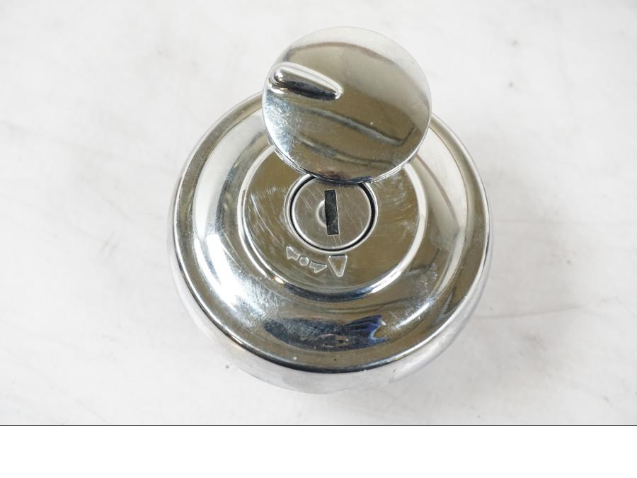 Vänster sida på Låssats från en Yamaha XVS 1100 -2004 motorcykel.