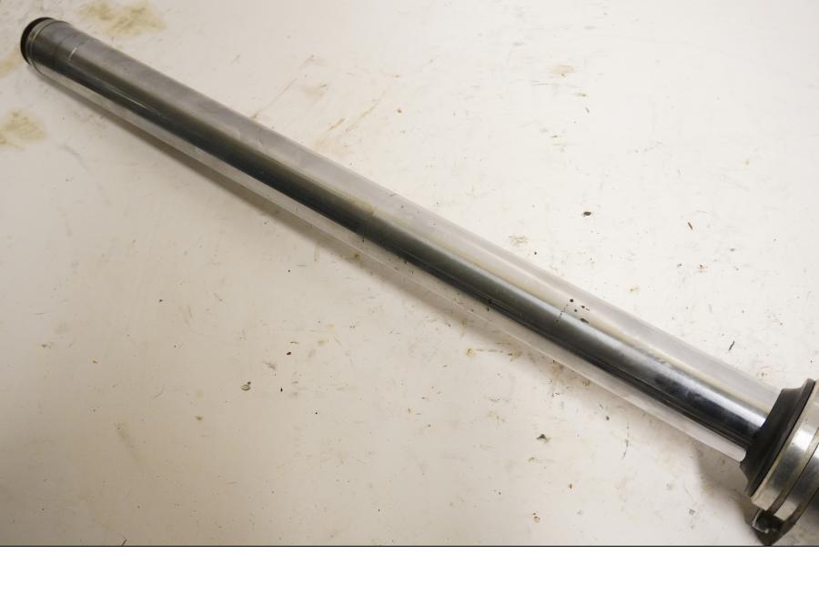 Höger sida på Gaffelben från en Honda VF 750 S -1982 motorcykel.