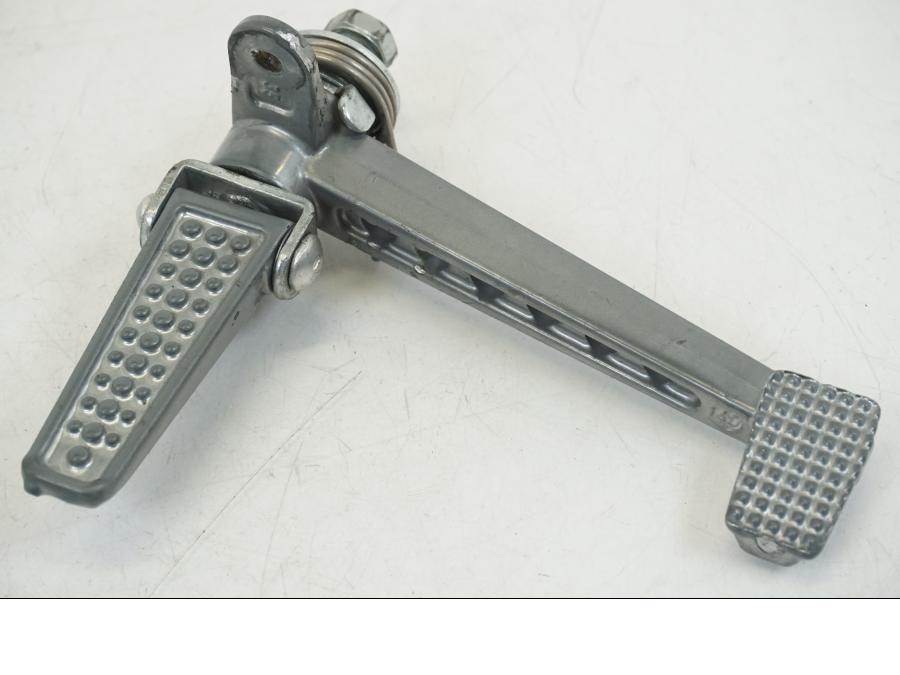 Extrabild2 på Fotpinnesats från en Universal Universal -0 moped.