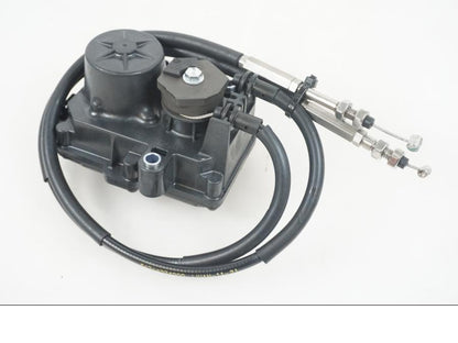 Framsidan på Avgasspjällmotor från en KTM 1290 Super Duke R -2022 motorcykel.