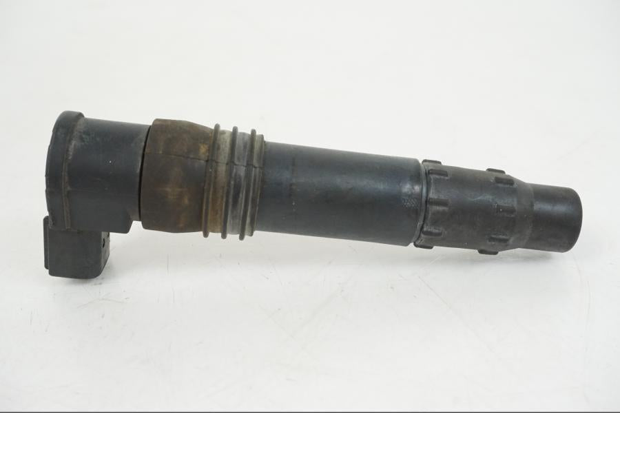 Snett uppifrån på Tändspole från en Suzuki GSX-R 750 -2001 motorcykel.