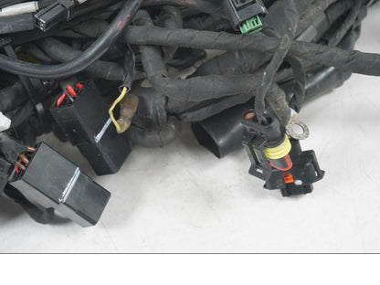 Vänster sida på Kabelstam från en Ducati Hyperstrada -2013 motorcykel.