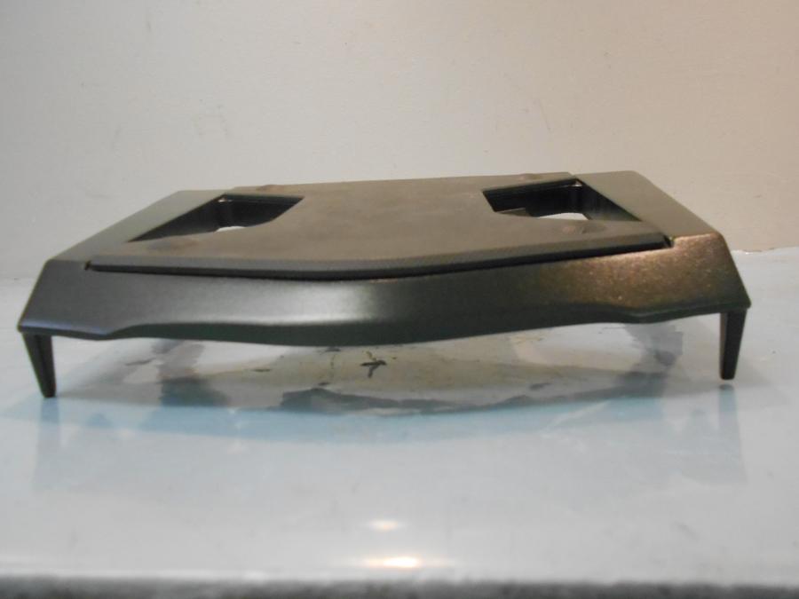 Baksidan på Pakethållare från en Suzuki DL 650 -2011 motorcykel.