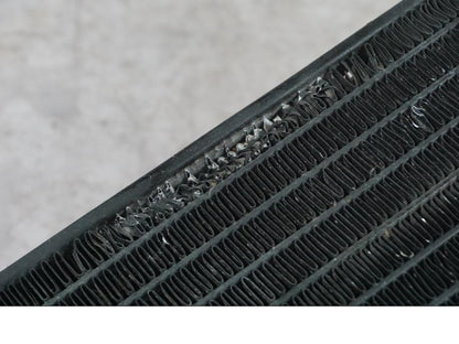 Vänster sida på Vattenkyl från en Buell 1125 R -2008 motorcykel.