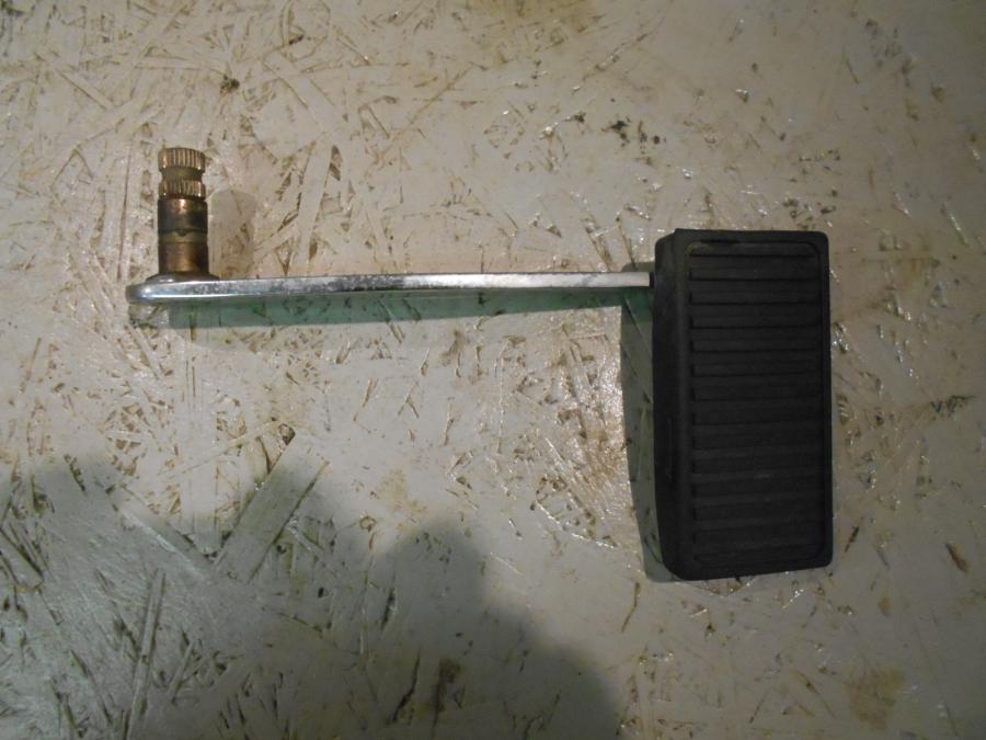 Framsidan på Bromspedal från en Kawasaki VN 1500 -1996 motorcykel.