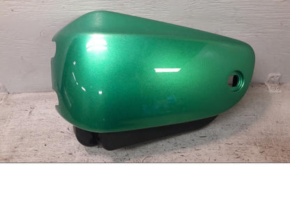 Framsidan på Sidopanel från en Suzuki VZ 1600 -2005 motorcykel.