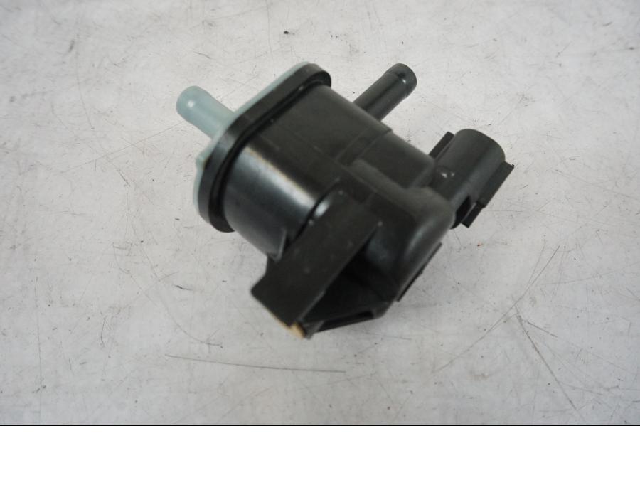 Höger sida på Fuel Evap System från en Triumph Bonneville T120 -2021 motorcykel.