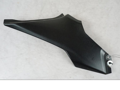 Framsidan på Bensintankskåpa från en Kawasaki Z 900 -2019 motorcykel.