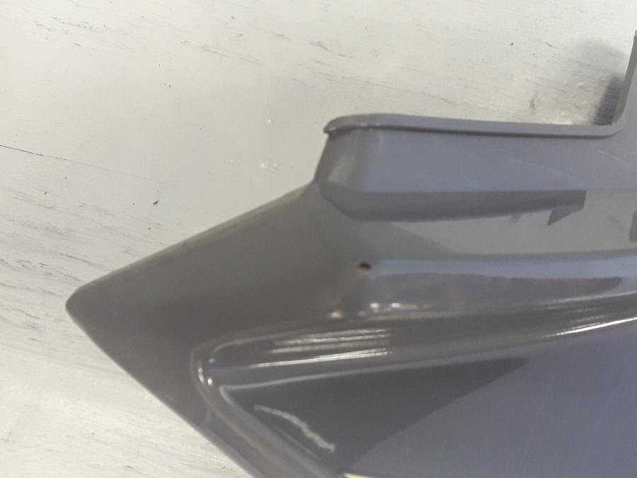 Vänster sida på Bakvinge från en Yamaha MT 125 -2017 motorcykel.