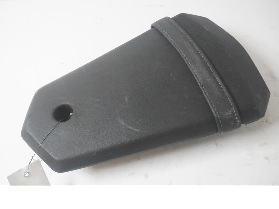 Baksidan på Sadel från en Yamaha YZF-R 125 -2009 motorcykel.