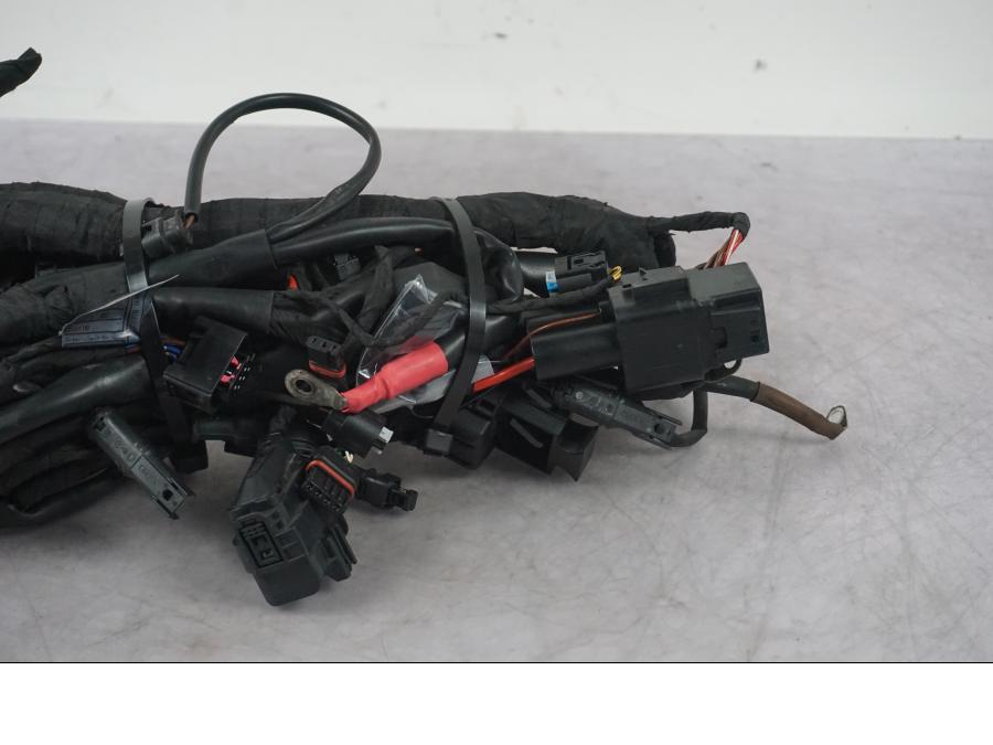 Höger sida på Kabelstam från en BMW F 800 R -2018 motorcykel.