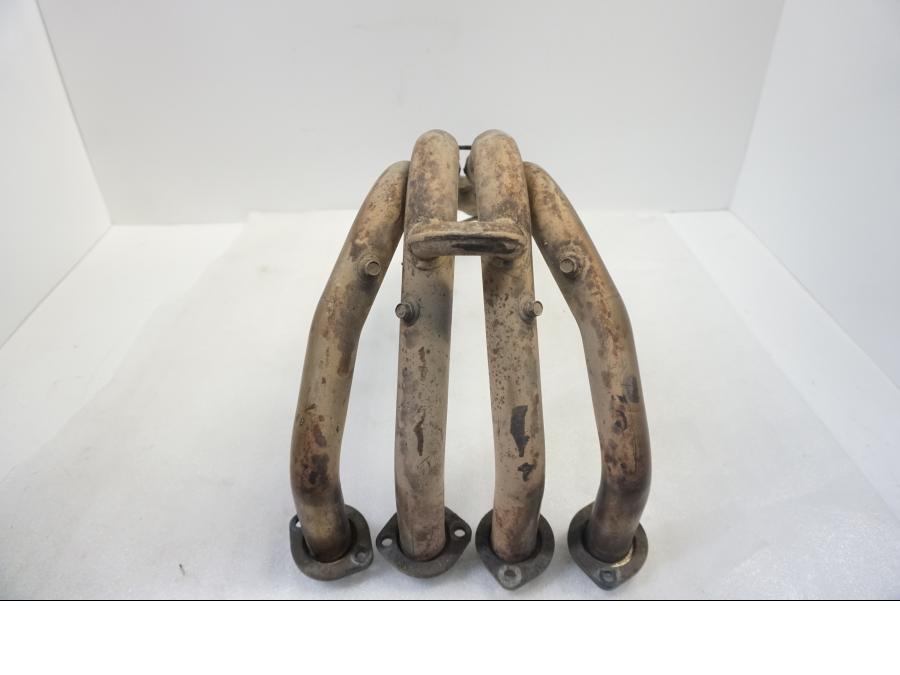 Snett nerifrån på Grenrör från en Yamaha YZF R6 -1999 motorcykel.