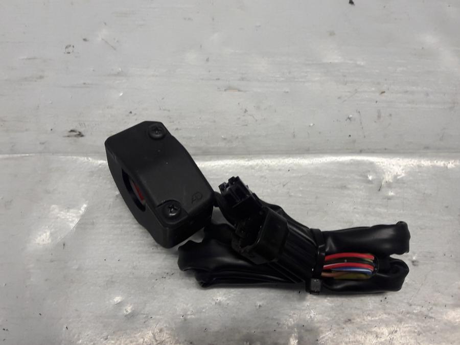 Baksidan på Styrelreglage från en Kawasaki Z 1000 -2013 motorcykel.