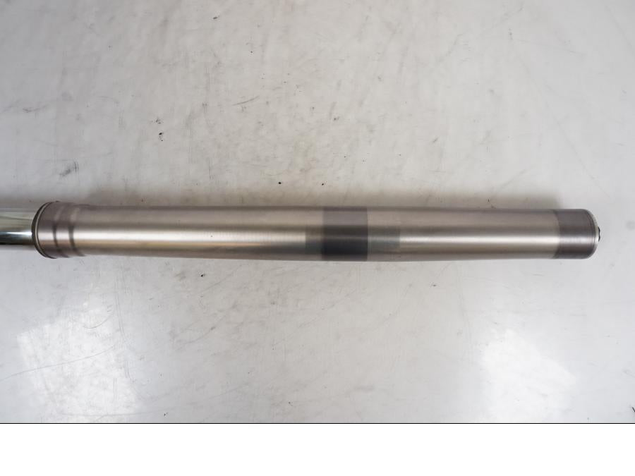 Vänster sida på Gaffelben från en KTM 640 SM -2005 motorcykel.