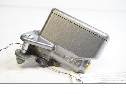 Höger sida på Bromshuvudcylinder från en Honda VFR 750 -1988 motorcykel.