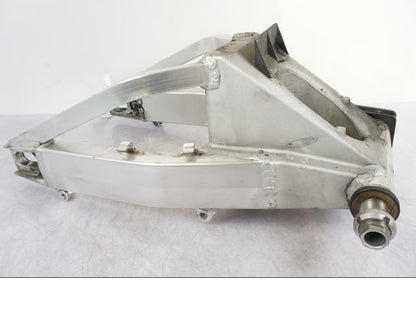 Snett nerifrån på Sving från en Suzuki GSX 1300 RX -1999 motorcykel.