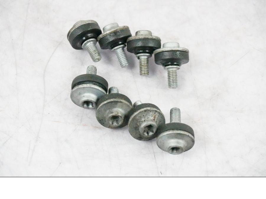 Framsidan på Skruv / Mutter etc från en BMW K 1200 S -2005 motorcykel.