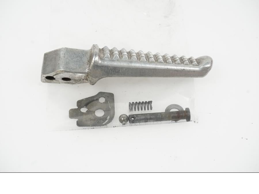 Framsidan på Fotpinne från en Aprilia Tuono V4R -2016 motorcykel.